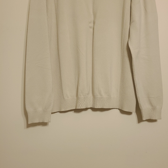 New You New Energy | Men's Classic Tan/ Cream V-Neck Sweater (Size Large) - Picture 9 of 11